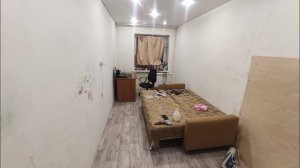 Ремонт в двухкомнатной хрущевке, стелю линолеум, клеим обои.