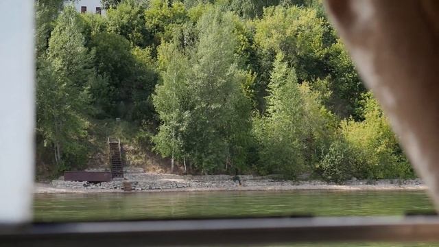 Окна во всю стену: Дизайнерская прогулка на теплоходе смотреть онлайн