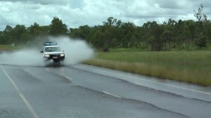 Гоняем по лужам