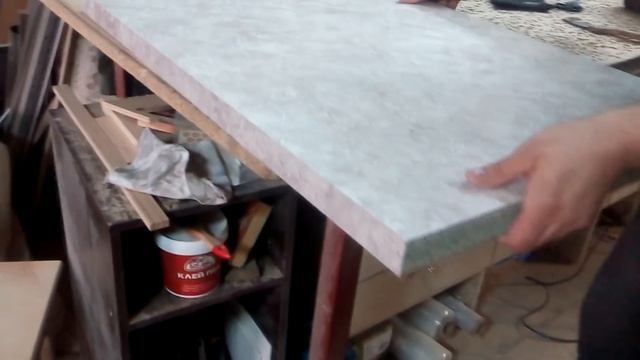 как наклеить кромку на столешкицу