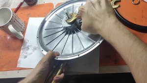 Снятие подшипников с крышки на примере моноколеса KingSong ks16x