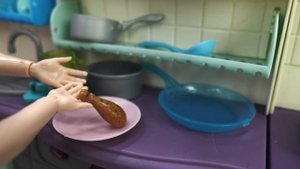 Видео для девочек, как БЕРЕМЕННАЯ БАРБИ ждет рождения малыша, а Кен за ней ухаживает. Видео КУКЛЫ