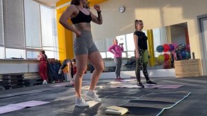 Интервальная тренировка/ групповая тренировка/ выполняй 3 круга