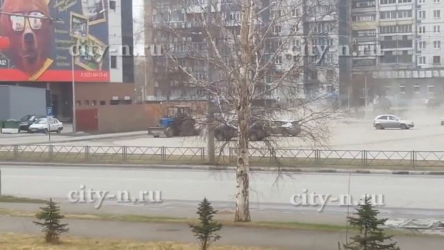 Парковку очистили, а машины - засыпали грязью смотреть онлайн