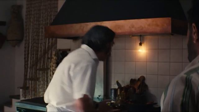 Буйабес/Bouillabaisse (кадры из комедии "В ожидании Дали/Esperando a Dalí", 2023) смотреть онлайн