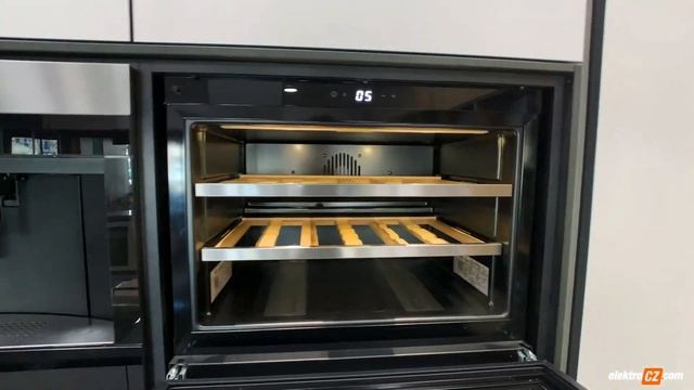 Kompaktní vinotéka AEG KWK884520M смотреть онлайн