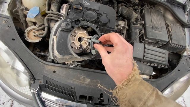 How to change headlight bulbs VW MK5 Jetta Volkswagen TDI 05 06 07 08 09 10 11