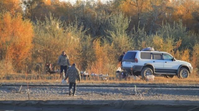 РЫБАЛКА река ИЛИ, КРУПНЫЕ СУДАКИ, САЗАНЫ, ЖЕРИХ. БЛЕСНА самодельные смотреть онлайн