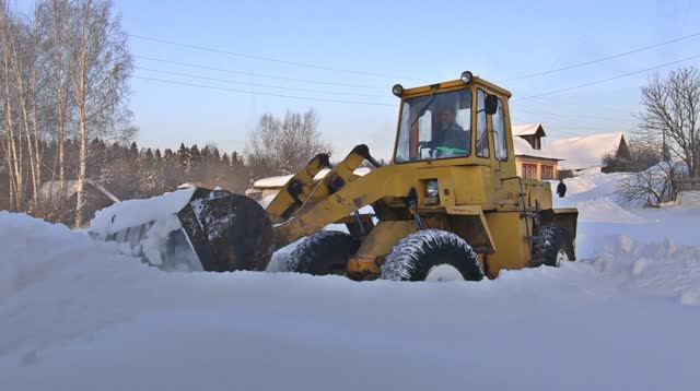 Амкодор чистит СНЕГ. Готовимся к стройке.