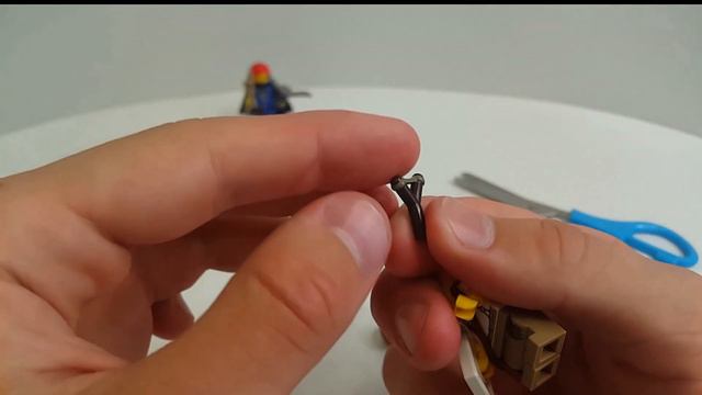 Распаковка LEGO минифигурки из 24 серии. смотреть онлайн