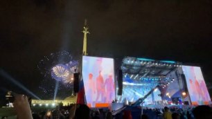 Салют и рок-концерт в Парке Победы на Поклонной Горе в Москве. День Флага России - 22 августа 2022