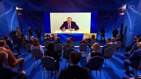 Владимир Путин пообщался по видеосвязи с финалистами конкурса "Учитель года"