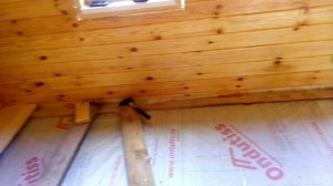 Делаем пол в деревянном доме и монтируем водосточную систему