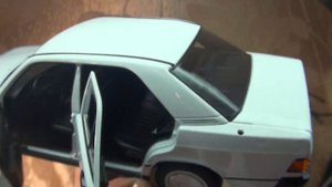 Распаковка: Mercedes-Benz 190E 1984г 1/18 (Norev)