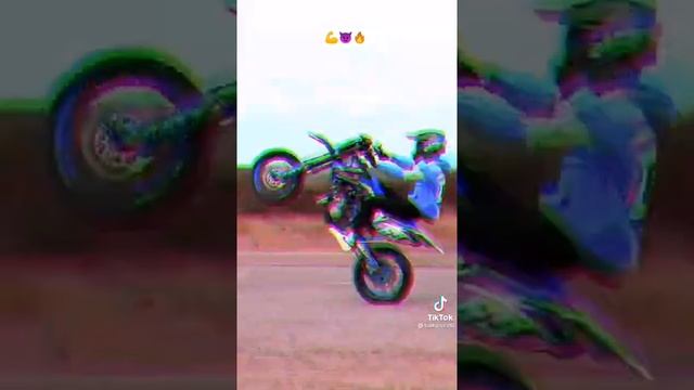 SUZUKI DRZ 400 on fire ? wheeli ride