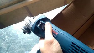 Распаковка - Профессиональная угловая шлифмашина Bosch GWS 750 S Professional (0.601.394.121)
