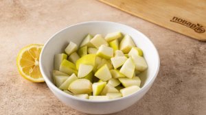 Тыква с яблоками и медом в духовке кусочками