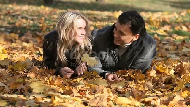 СНОВА ОСЕНЬ SEVENROSE Feat Алена Росс НОВИНКА 2022 Видео Ващилова Николая смотреть онлайн