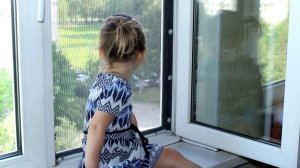 Девочка 4-х лет выпала из окна 17-го этажа и выжила