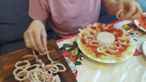 Новогодний салат из кальмара