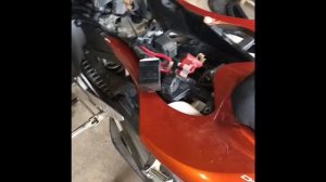 Сборка мотоцикла ямаха р1 после замены клипона уплотнительных манжетов в помпе и в датчика