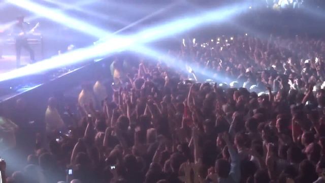 Arctic Monkeys - I Bet You Look Good On The Dancefloor live @ Motorpoint Arena / Sheffield 2013