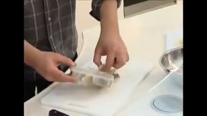 Тарталетки из тостового хлеба, фаршированные сельдью рецепт от шеф-повара / Илья Лазерсон