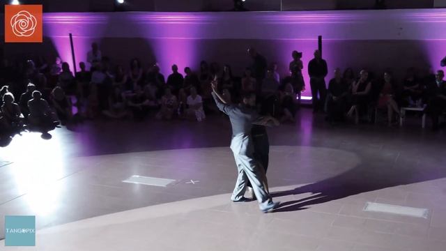 Lorena Tarantino & Gianpiero Galdi dance Juan D'Arienzo - Loca by Bandonegro смотреть онлайн