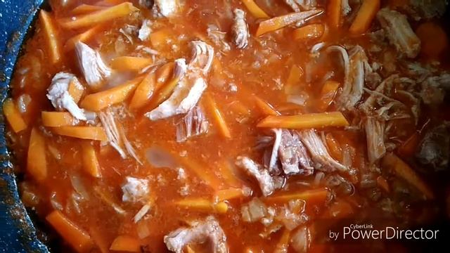 Картошечка с зелёным горошком и тушенкой