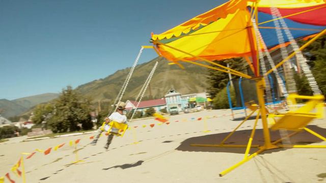 Детский городок возле гостевого дома смотреть онлайн