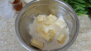 Киш с рыбой и шпинатом