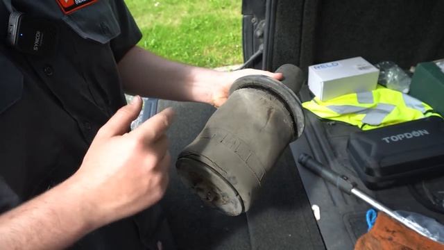 My Range Rover P38 has FULLY WORKING air suspension! смотреть онлайн