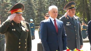 Министр Белоусов возложил цветы к Вечному огню в Алма-Ате