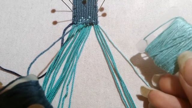 Как плести фенечку изнанкой (репсовыми узлами/бридами) Половинчатые узлы? смотреть онлайн