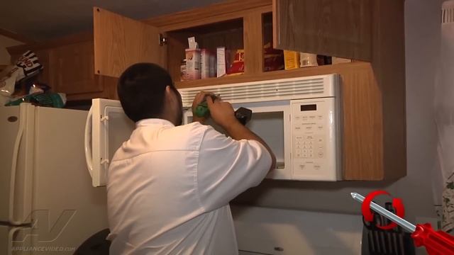 GE Microwave Repair - Has Power but Is Not Heating - Magnetron смотреть онлайн