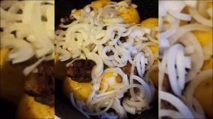 ? Картошка с мясом в казане, тушеное мясо в казане.Жареная картошка, тушеная картошка с мясом.