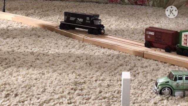 Playing with wooden toy trains. 12/6/2020. The whittle shortline railroad. Enjoy the video. Happy. смотреть онлайн