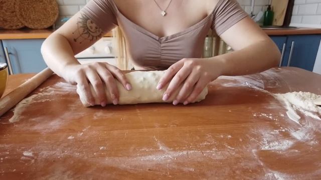 Super Easy Apple Strudel Recipe смотреть онлайн