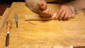 Орнамент Волки. Плоскорельефная резьба на топорище.
