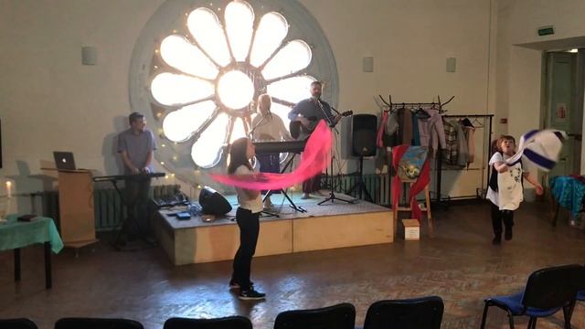 "Красная нить Библии". Служение группы "Софония" (прославление) смотреть онлайн