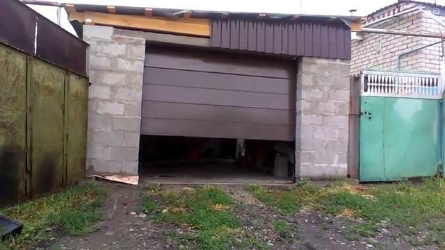Секционные ворота своими руками, вид снаружи.