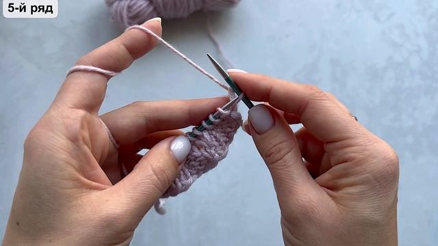 Шикарный и очень ПРОСТОЙ узор спицами для комплекта ( шапка + снуд ) по кругу и поворотными рядами!