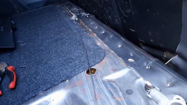 Как заменить замок спинки заднего сиденья на автомобиле ВАЗ 2115 смотреть онлайн