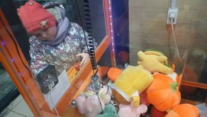 Играем в автомат ХВАТАЙКА|ВЫИГРАЛИ игрушку , которую было нелегко достать |