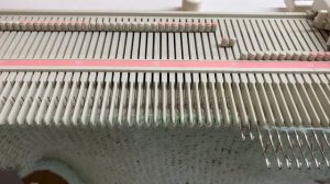 боковая вытачка при поперечном вязании на вязальной машине