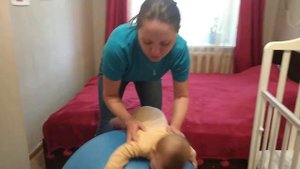 Занятие на фитболе грудничку 7 месяцев