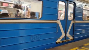 81-717.5 (ЛВЗ/ВМ) № 8920 прибывает на станцию "Уральская" Екатеринбург.