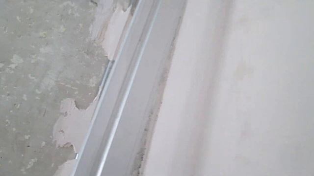 Как выровнять  панельную стену   шпаклёвкой без установки маяков, но с помощью нивелира