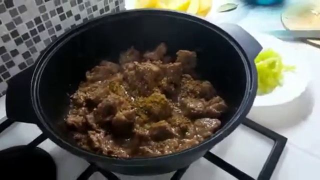 Жаркое из говядины. Жаркое по-домашнему. Картошка с мясом. Блюдо из говядины.