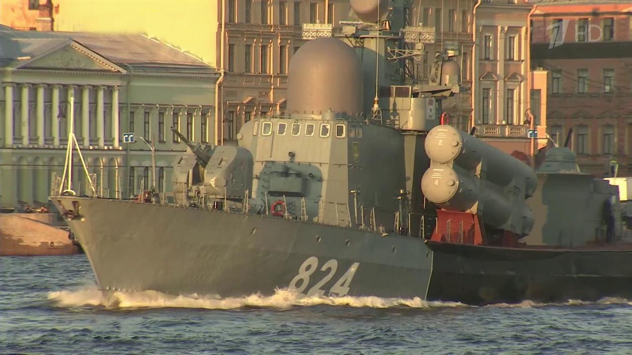 Петербург готовится к грандиозному параду в честь дня ВМФ